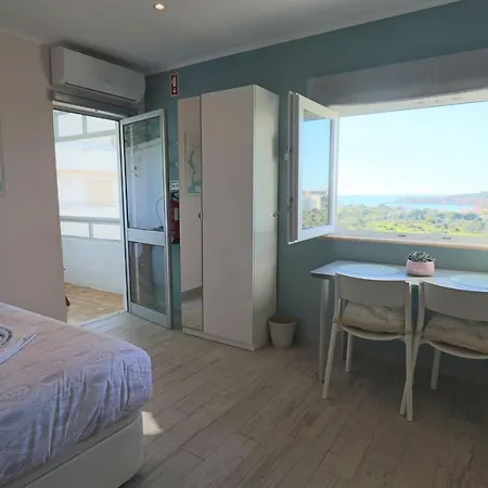 Olilou - Silhueta Citadina Apartament