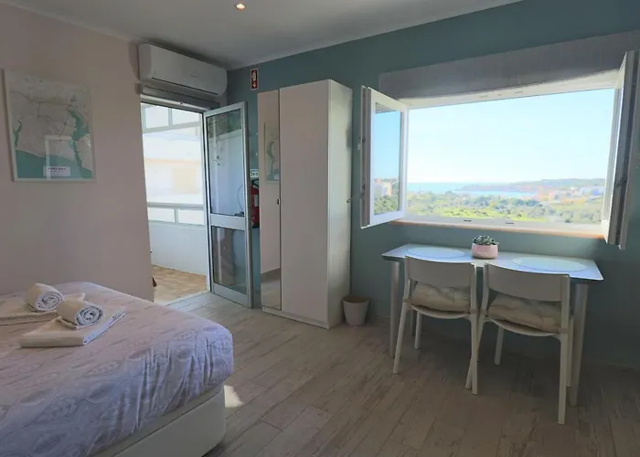 Olilou - Silhueta Citadina Apartament